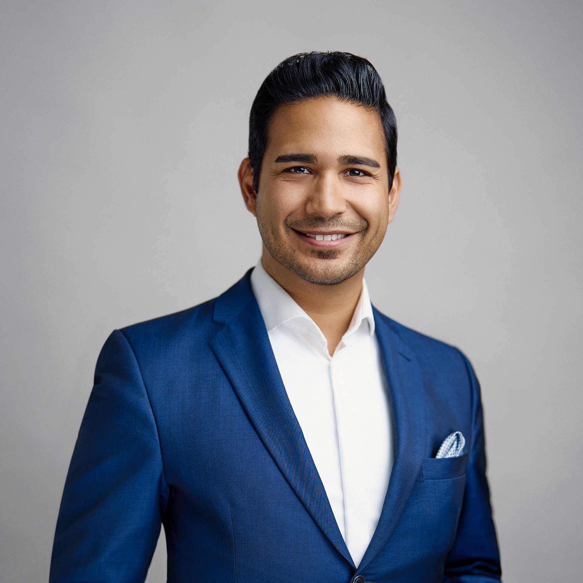 Initialen AA, Amir Abbaspour